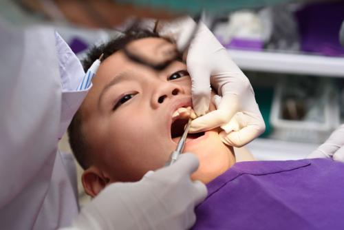 什么情况下孩子需要拔乳牙？