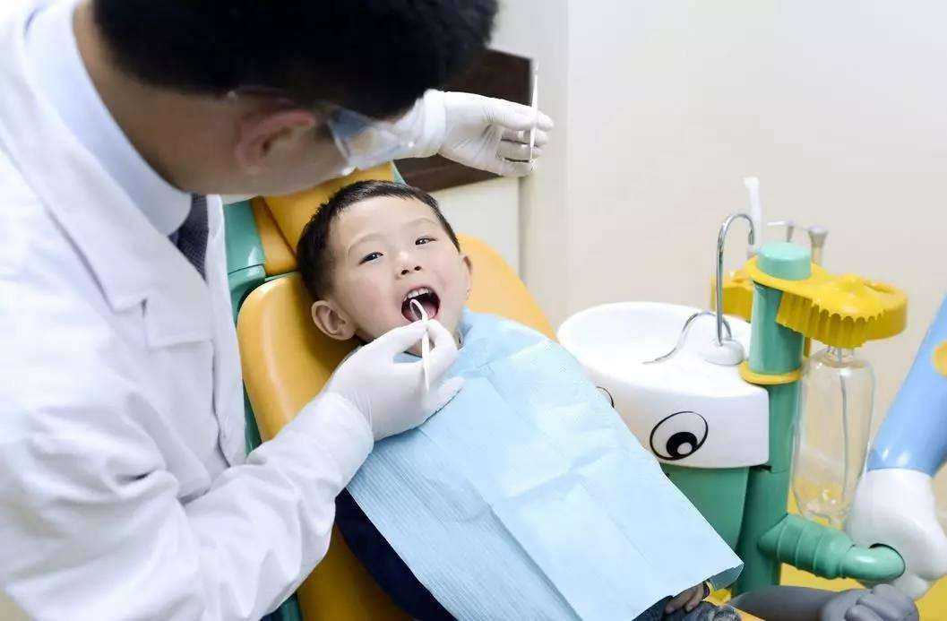 孩子看牙病，家长心急不得！