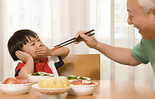 吃饭时你咬过舌头么？