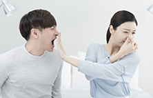如何检测自己有没有口臭？